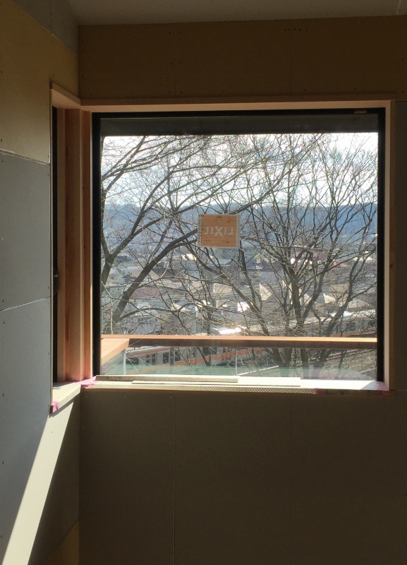 窓 (577x800)