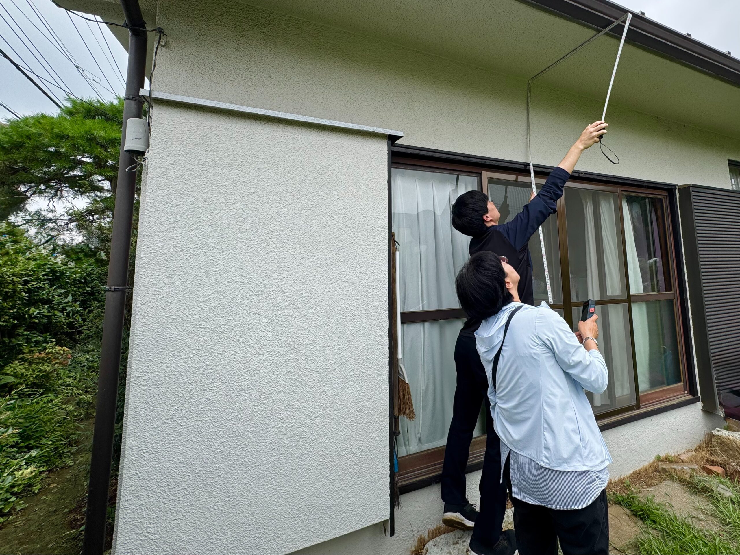 いでちゃん・コンちゃんと敷地の状況を一つひとつ確認していきます